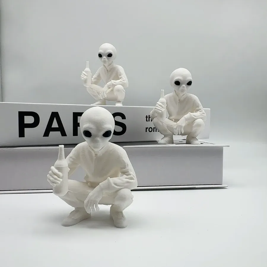 3D Alien Squatting Statue for Indoor and Outdoor Decor — wholesale Home & Décor by the case