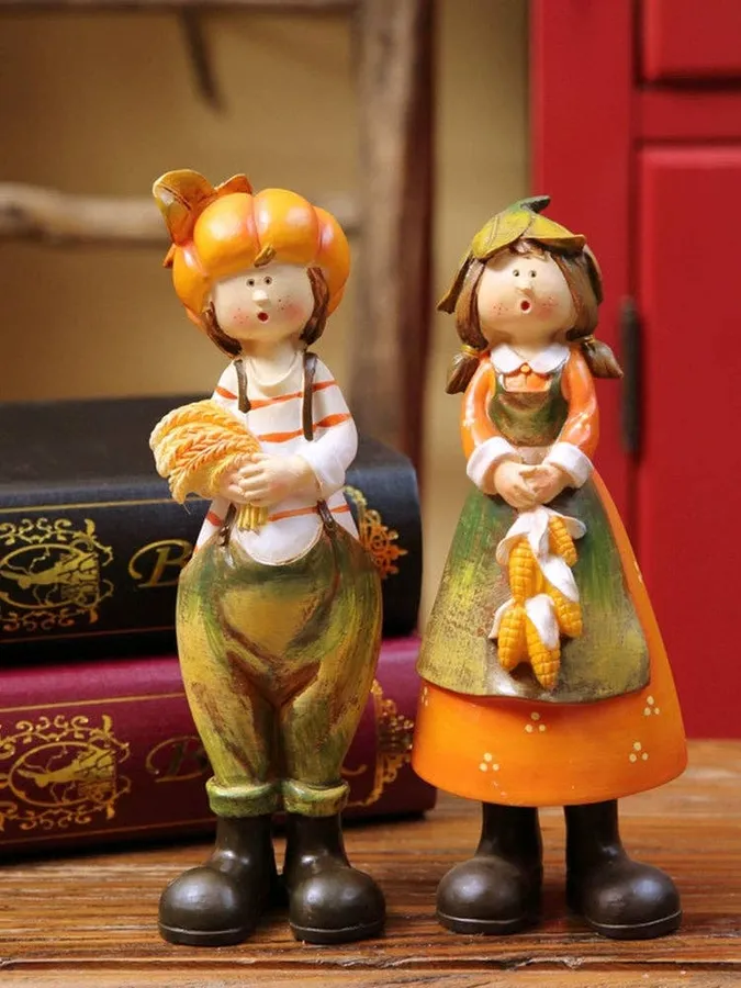 Pumpkin Couple Resin Ornaments - Table Decor — wholesale Home & Décor by the case