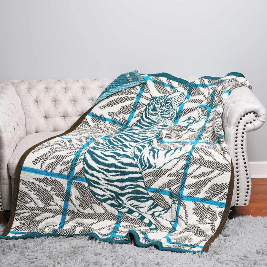 Animal Patterned Throw Blankets - Assorted — wholesale Home & Décor by the case
